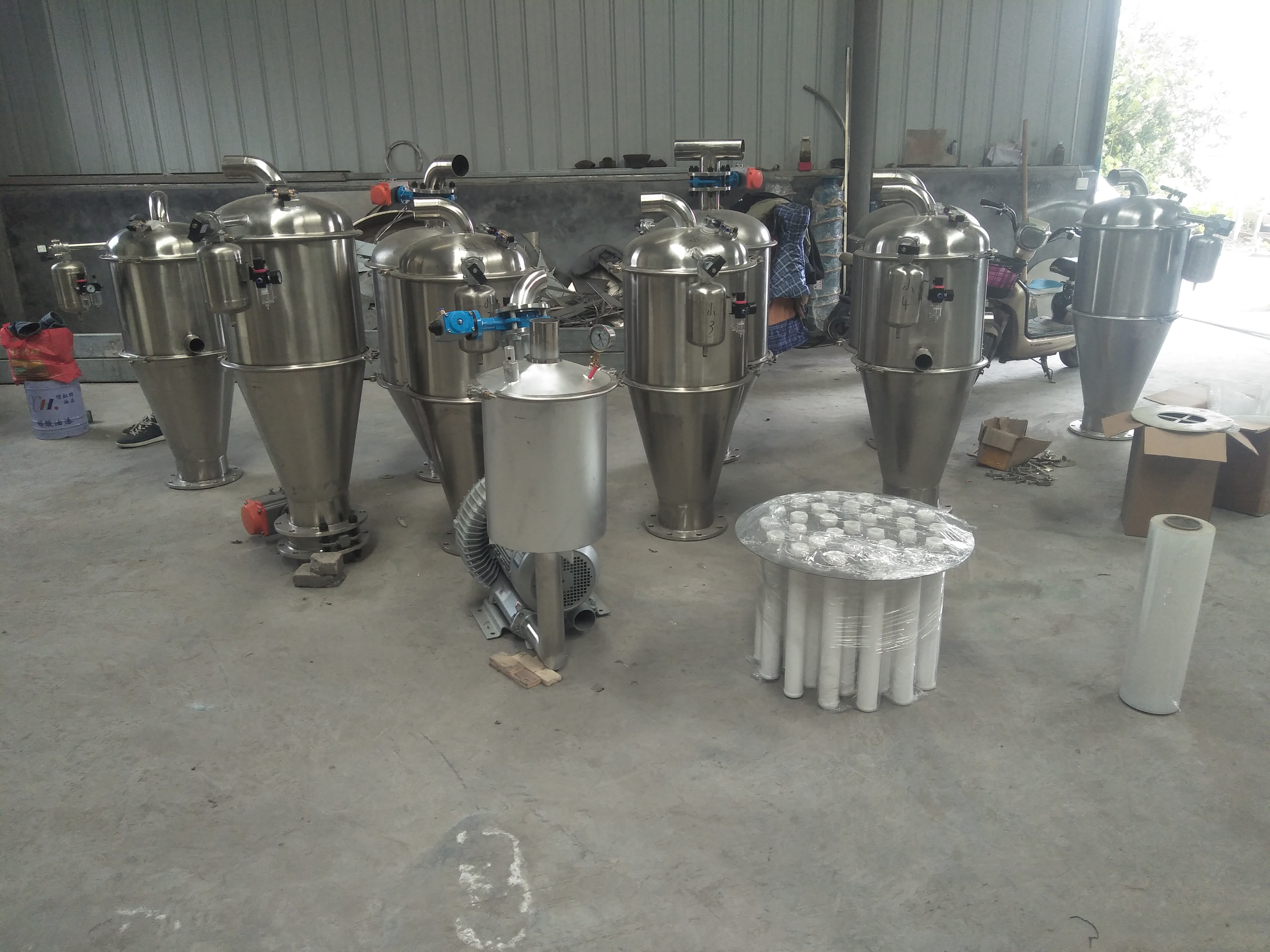 福建漳州樹(shù)脂粉專(zhuān)用真空上料機(jī)已發(fā)貨，請(qǐng)牛經(jīng)理注意查收！